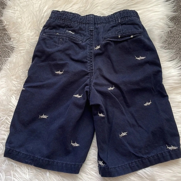 Boy’s GAP shark 🦈 shorts 10 slim - Picture 2 of 4